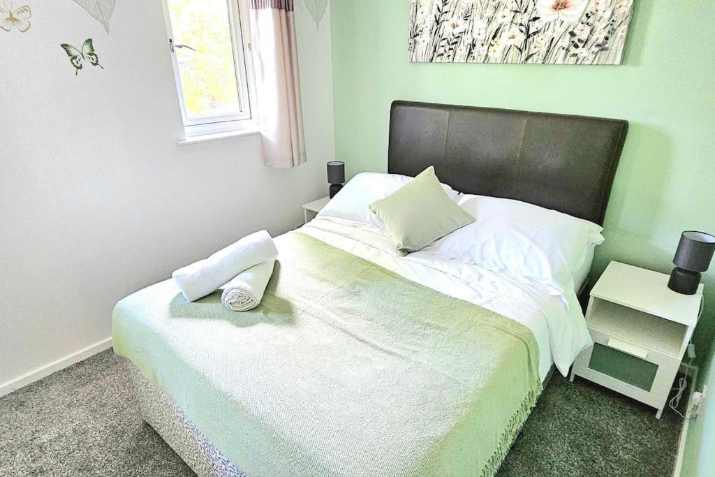 Cozy 3-Bed House Near Willen Lake With Garden Milton Keynes Exterior foto
